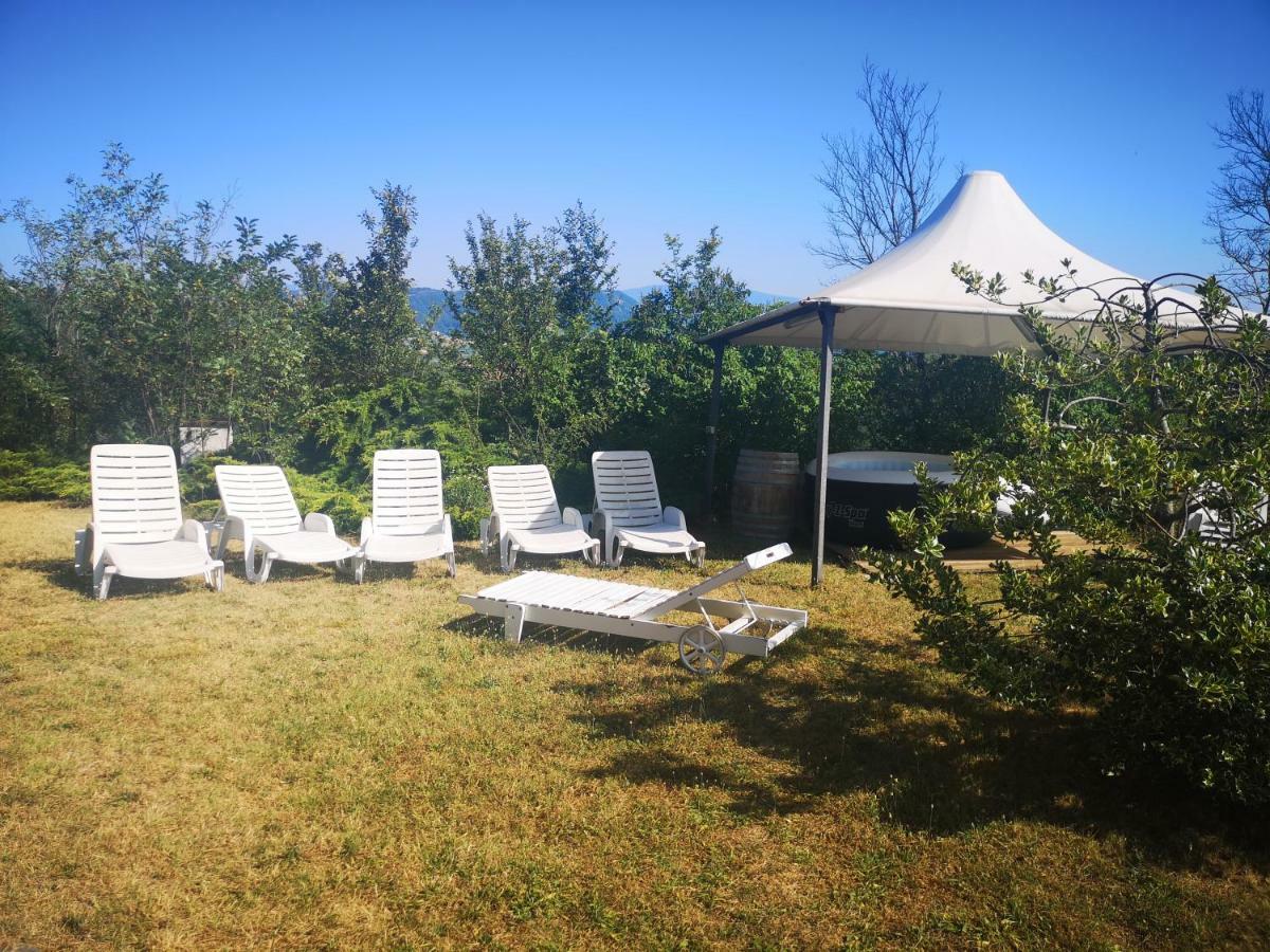 Oasi Di Mastarone - Il Vino E Le Rose Villa Momperone Екстериор снимка